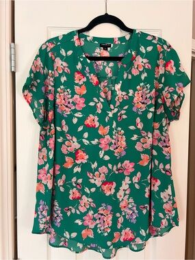 Torrid Green Floral Split-Neck Blouse (Hi-Lo)